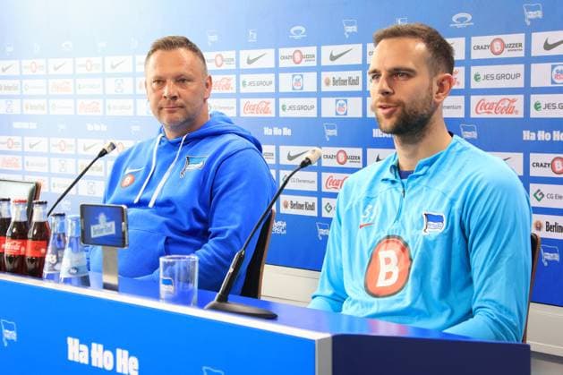 DEU, DFL, 2. FBL Hertha BSC, PK, 28.03.2024, Sportforum, Berlin, DEU, DFL, 2. FBL Hertha BSC, PK, im Bild Cheftrainer Pal Dardai (Hertha BSC Berlin), Marius Gersbeck (Hertha BSC Berlin 35) DFL - regulations prohibit any use of Photographs as image sequences and or quasi-video Foto: Juergen Engler nordphoto GmbH