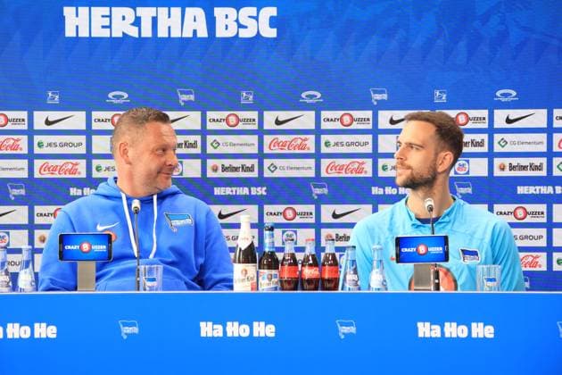 DEU, DFL, 2. FBL Hertha BSC, PK, 28.03.2024, Sportforum, Berlin, DEU, DFL, 2. FBL Hertha BSC, PK, im Bild Cheftrainer Pal Dardai (Hertha BSC Berlin), Marius Gersbeck (Hertha BSC Berlin 35) DFL - regulations prohibit any use of Photographs as image sequences and or quasi-video Foto: Juergen Engler nordphoto GmbH