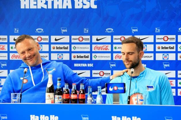 DEU, DFL, 2. FBL Hertha BSC, PK, 28.03.2024, Sportforum, Berlin, DEU, DFL, 2. FBL Hertha BSC, PK, im Bild Cheftrainer Pal Dardai (Hertha BSC Berlin), Marius Gersbeck (Hertha BSC Berlin 35) DFL - regulations prohibit any use of Photographs as image sequences and or quasi-video Foto: Juergen Engler nordphoto GmbH