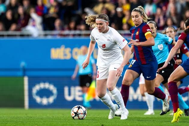 240328 Signe Gaupset of Brann and Alexia Putellas of Barcelona during the UEFA Women s Champions League quarterfinal football match between Barcelona and Brann on March 28, 2024 in Barcelona. Photo: Vegard Grott BILDBYRAN kod VG VG0589 bbeng champions league mesterligaen dam football fotball fotboll soccer barcelona barca brann kvartfinale quarter final tfk women s champions league Copyright: VEGARDxGRoTT BB240328VG021