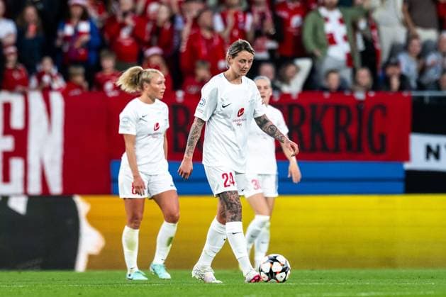 240328 Larissa Crummer of Brann looks dejected during the UEFA Women s Champions League quarterfinal football match between Barcelona and Brann on March 28, 2024 in Barcelona. Photo: Vegard Grott BILDBYRAN kod VG VG0589 bbeng champions league mesterligaen dam football fotball fotboll soccer barcelona barca brann kvartfinale quarter final tfk women s champions league depp Copyright: VEGARDxGRoTT BB240328VG025