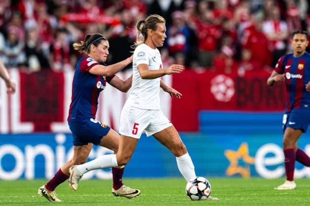 240328 Mariona Caldentey of Barcelona and Ingrid Stenevik of Brann during the UEFA Women s Champions League quarterfinal football match between Barcelona and Brann on March 28, 2024 in Barcelona. Photo: Vegard Grott BILDBYRAN kod VG VG0589 bbeng champions league mesterligaen dam football fotball fotboll soccer barcelona barca brann kvartfinale quarter final tfk women s champions league Copyright: VEGARDxGRoTT BB240328VG026
