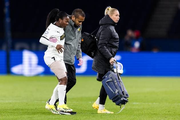 Fußball, CL Frauen, Paris St. Germain - BK Häcken 240328 Monica Jusu Bah of Häcken in pain during the UEFA Women s Champions League football match quarterfinal two between Paris Saint Germain and Häcken on March 28, 2024 in Paris. Photo: Michael Erichsen BILDBYRAN COP 89 MI0635 fotboll football soccer fotball champions league kvartsfinal quarterfinal quarterfinals paris saint germain häcken dam bbeng skada Copyright: MICHAELxERICHSEN BB240328MI101