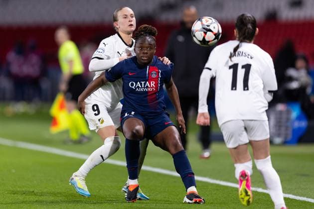 240328 Filippa Curmark of Häcken and Sandy Baltimore of Paris Saint Germain during the UEFA Women s Champions League football match quarterfinal two between Paris Saint Germain and Häcken on March 28, 2024 in Paris. Photo: Michael Erichsen BILDBYRAN COP 89 MI0635 bbeng champions league dam football fotball fotboll häcken kvartsfinal paris saint germain quarterfinal quarterfinals soccer Copyright: MICHAELxERICHSEN BB240328MI137