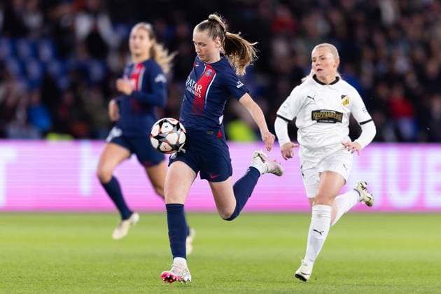240328 Jade Le Guilly of Paris Saint Germain and Matilda NildÃ n of Häcken during the UEFA Women s Champions League football match quarterfinal two between Paris Saint Germain and Häcken on March 28, 2024 in Paris. Photo: Michael Erichsen BILDBYRAN COP 89 MI0635 bbeng champions league dam football fotball fotboll häcken kvartsfinal paris saint germain quarterfinal quarterfinals soccer Copyright: MICHAELxERICHSEN BB240328MI152
