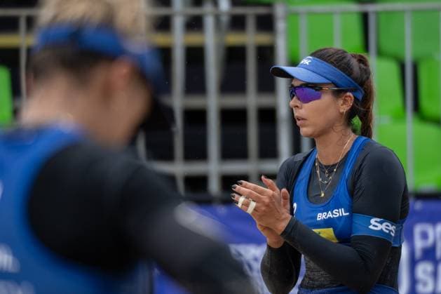(240329) -- SAQUAREMA, March 29, 2024 -- Giulia (R) of Brazil reacts during the women s Preliminary Phase of Qualification between Cao Shuting Zhu Lingdi of China and Natasha Giulia of Brazil at the World Beach volleyball, Beachvolleyball Pro Tour Challenge 2024 in Saquarema, Brazil, March 28, 2024. ) (SP)BRAZIL-SAQUAREMA-BEACH VOLLEYBALL-WORLD PRO TOUR CHALLENGE 2024 WangxTiancong 