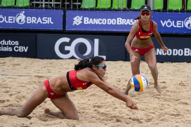 (240329) -- SAQUAREMA, March 29, 2024 -- Cao Shuting Zhu Lingdi (L) of China compete during the women s Preliminary Phase of Qualification between Cao Shuting Zhu Lingdi of China and Natasha Giulia of Brazil at the World Beach volleyball, Beachvolleyball Pro Tour Challenge 2024 in Saquarema, Brazil, March 28, 2024. ) (SP)BRAZIL-SAQUAREMA-BEACH VOLLEYBALL-WORLD PRO TOUR CHALLENGE 2024 WangxTiancong 