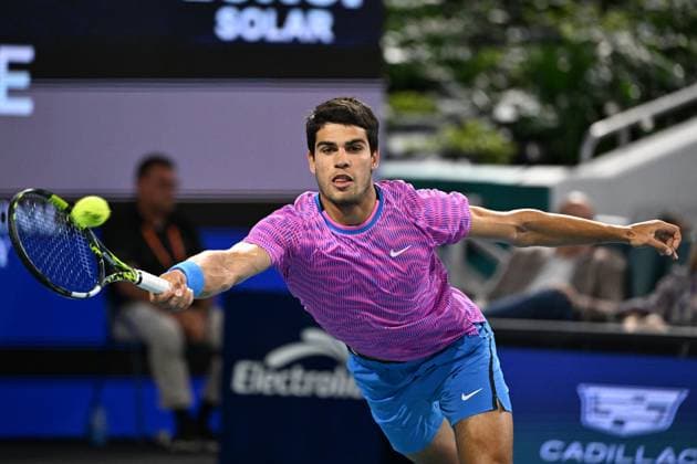 Carlos Alcaraz Vs Grigor Dimitrov during men s quarter finals at The Miami Open at Hard Rock Stadium Featuring: Carlos Alcaraz Where: Miami Gardens, Florida, United States When: 28 Mar 2024 Credit: Robert Bell INSTARimages EDITORIAL USE ONLY. RESTRICTED TO NEWSPAPERS BASED IN THE UK Copyright: xLarryxMaranox instar53606219