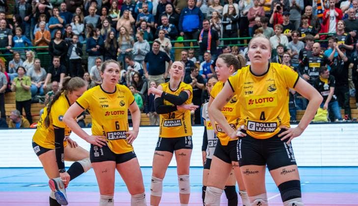28.03.2024Suhl- Sporthalle Wolfsgrube Volleyball VfB Suhl LottoThürungen : SC Potsdam - Enttäuschung bei den Suhler Spielerinnen - Aktion