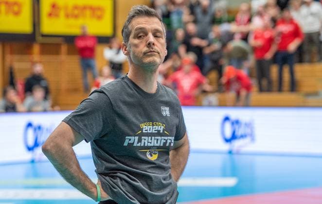 28.03.2024.2023Suhl- Sporthalle Wolfsgrube Volleyball VfB Suhl LottoThürungen : SC Potsdam --Trainer Laszlo Hollosy 99( VfB Suhl Lotto Thüringen ) Aktion