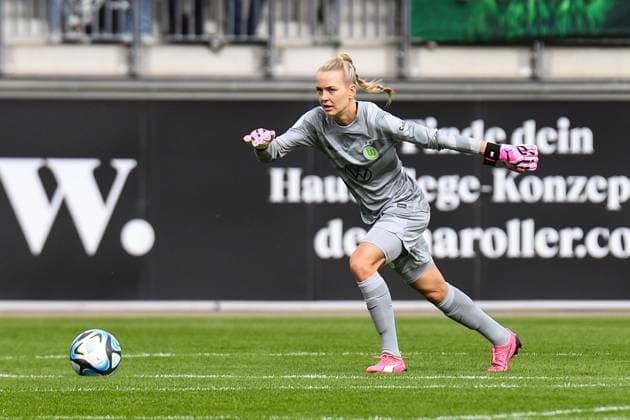 Fußball I Frauen I Saison 2023-2024 I DFB-Pokal I Halbfinale I VfL Wolfsburg - SGS Essen I 30.03.2024 Merle Frohms (1, Torhüterin, VfL Wolfsburg) Freisteller, Nahaufnahme, Porträt, Portrait, Einzelfoto, Einzelbild, Körper Wolfsburg AOK Stadion Niedersachsen Deutschland Copyright: xLobeca InesxHähnelx