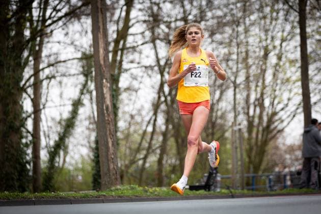 Sport Themen der Woche KW13 Sport Bilder des Tages 76. Paderborner Osterlauf; Paderborn, 30.03.2024 Konstanze Klosterhalfen (TSV Bayer 04 Leverkusen) unterwegs im 10km-Lauf; 76. Paderborner Osterlauf am 30.03.2024 in Paderborn (Nordrhein-Westfalen). *** 76 Paderborn Easter Run Paderborn, 30 03 2024 Konstanze Klosterhalfen TSV Bayer 04 Leverkusen on the road in the 10km race 76 Paderborn Easter Run on 30 03 2024 in Paderborn North Rhine-Westphalia Copyright: xBEAUTIFULxSPORTS R.xSchmittx