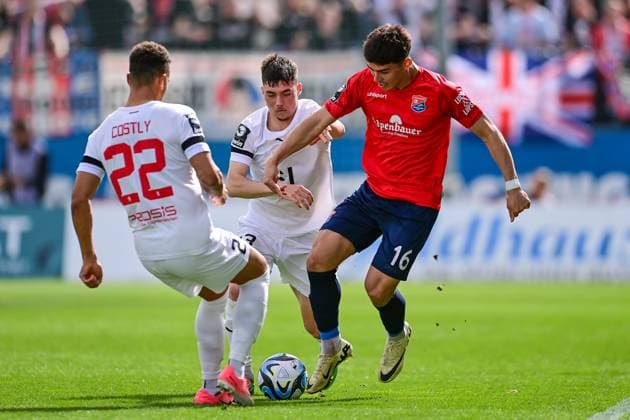 Sport Themen der Woche KW13 Sport Bilder des Tages v.li.: Marcel Costly (FC Ingolstadt, 22) Felix Keidel (FC Ingolstadt, 43) Aaron Keller (Unterhaching, 16) im Zweikampf, Duell, duel, tackle, Dynamik, Action, Aktion, 30.03.2024, Unterhaching (Deutschland), Fussball, 3. Liga, SpVgg Unterhaching - FC Ingolstadt 04, DFB DFL REGULATIONS PROHIBIT ANY USE OF PHOTOGRAPHS AS IMAGE SEQUENCES AND OR QUASI-VIDEO. *** v li Marcel Costly FC Ingolstadt, 22 Felix Keidel FC Ingolstadt, 43 Aaron Keller Unterhaching, 16 in duel, duel, tackle, dynamic, action, action, 30 03 2024, Unterhaching Germany , Football, 3 Liga, SpVgg Unterhaching FC Ingolstadt 04, DFB DFL REGULATIONS PROHIBIT ANY USE OF PHOTOGRAPHS AS IMAGE SEQUENCES AND OR QUASI VIDEO xslx