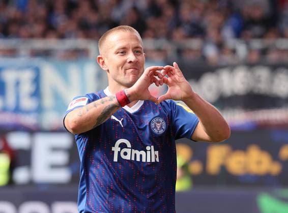 2-0 durch Lewis Holtby (Holstein Kiel) Fussball, Herren, Saison 2023 2024, 2.BL, Holstein Kiel gegen FC Hansa Rostock DFL REGULATIONS PROHIBIT ANY USE OF PHOTOGRAPHS AS IMAGE SEQUENCES AND OR QUASI-VIDEO. *** 2 0 by Lewis Holtby Holstein Kiel Football, Men, Season 2023 2024, 2 BL, Holstein Kiel vs FC Hansa Rostock DFL REGULATIONS PROHIBIT ANY USE OF PHOTOGRAPHS AS IMAGE SEQUENCES AND OR QUASI VIDEO