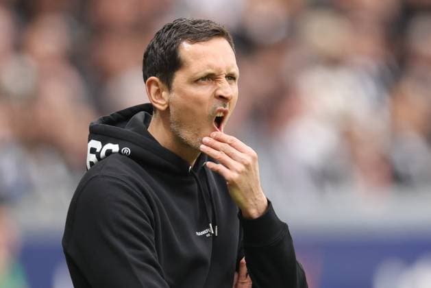 Sport Bilder des Tages Eintracht Frankfurt - 1. FC Union Berlin, 1. FBL Trainer Dino Toppmöller (Eintracht Frankfurt). Bundesligaspiel zwischen Eintracht Frankfurt und dem 1. FC Union Berlin am 30. März 2024 im Deutsche Bank Park in Frankfurt am Main. Nach Vorgaben der DFL, Deutsche Fußball Liga, ist es untersagt, in dem Stadion und oder vom Spiel angefertigte Fotoaufnahmen in Form von Sequenzbildern und oder videoähnlichen Fotostrecken zu verwerten bzw. verwerten zu lassen., Frankfurt am Main Hessen Deutschland Deutsche Bank Park
