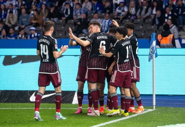 Fussball, Herren, Saison 2023 2024, 2. Bundesliga (27. Spieltag), Hertha BSC - 1. FC Nürnberg, v.l. Benjamin Goller (1. FC Nürnberg), Florian Flick (1. FC Nürnberg), Can Uzun (1. FC Nürnberg), Kanji Okunuki (1. FC Nürnberg), Nathaniel Brown (1. FC Nürnberg), Jubel nach Tor zum 0:1, 30.03. 2024,