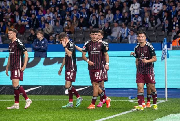 Fussball, Herren, Saison 2023 2024, 2. Bundesliga (27. Spieltag), Hertha BSC - 1. FC Nürnberg, v.l. Benjamin Goller (1. FC Nürnberg), Can Uzun (1. FC Nürnberg), Jens Castrop (1. FC Nürnberg), Jubel nach Tor zum 0:1, 30.03. 2024,