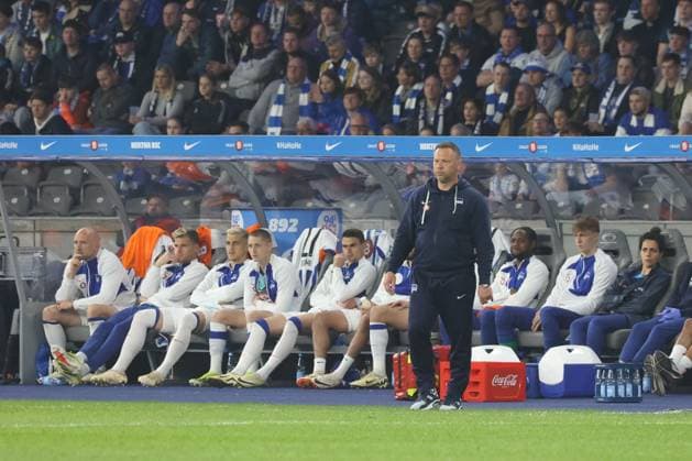 DEU, DFL, 2. FBL, Hertha BSC vs. 1.FC Nuernberg, 30.03.2024, Berliner Olympiastadion, Berlin, DEU, DFL, 2. FBL, Hertha BSC vs. 1.FC Nuernberg, im Bild Cheftrainer Pal Dardai (Hertha BSC Berlin), Hertha-Spielerbank DFL - regulations prohibit any use of Photographs as image sequences and or quasi-video Foto: Juergen Engler nordphoto GmbH