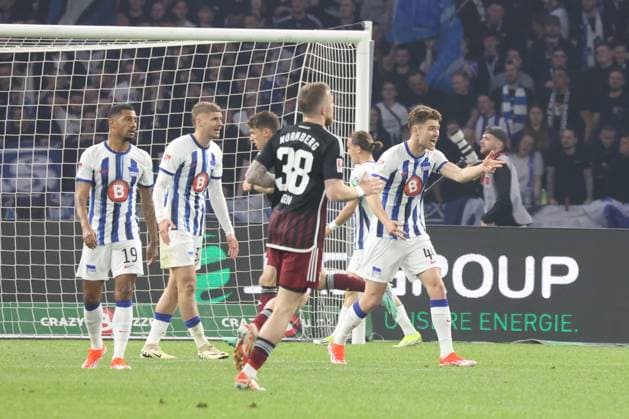 DEU, DFL, 2. FBL, Hertha BSC vs. 1.FC Nuernberg, 30.03.2024, Berliner Olympiastadion, Berlin, DEU, DFL, 2. FBL, Hertha BSC vs. 1.FC Nuernberg, im Bild nach dem 0:1, Hertha-Spielerkreis, Jeremy Dudziak (Hertha BSC Berlin 19), Marton Dardai (Hertha BSC Berlin 31), Pascal Klemens (Hertha BSC Berlin 41), Jannes Horn (1.FC Nuernberg 38) DFL - regulations prohibit any use of Photographs as image sequences and or quasi-video Foto: Juergen Engler nordphoto GmbH