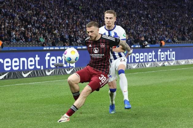 DEU, DFL, 2. FBL, Hertha BSC vs. 1.FC Nuernberg, 30.03.2024, Berliner Olympiastadion, Berlin, DEU, DFL, 2. FBL, Hertha BSC vs. 1.FC Nuernberg, im Bild Marten Winkler (Hertha BSC Berlin 22), Jannes Horn (1.FC Nuernberg 38) DFL - regulations prohibit any use of Photographs as image sequences and or quasi-video Foto: Juergen Engler nordphoto GmbH