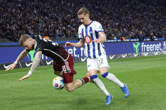 DEU, DFL, 2. FBL, Hertha BSC vs. 1.FC Nuernberg, 30.03.2024, Berliner Olympiastadion, Berlin, DEU, DFL, 2. FBL, Hertha BSC vs. 1.FC Nuernberg, im Bild Marten Winkler (Hertha BSC Berlin 22), Jannes Horn (1.FC Nuernberg 38) DFL - regulations prohibit any use of Photographs as image sequences and or quasi-video Foto: Juergen Engler nordphoto GmbH