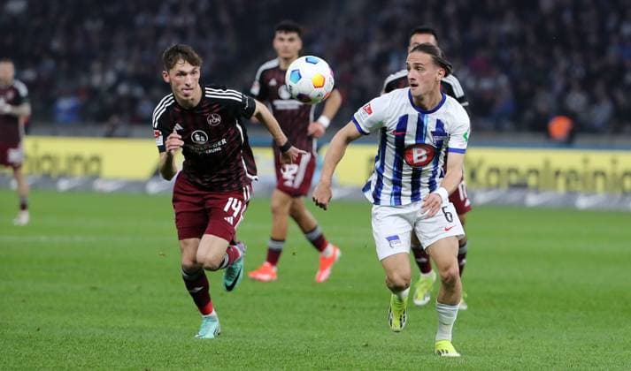 Benjamin Goller, Michal Karbownik Zweikampf Spielszene Aktion Fußball Fussball DFL 2.Bundesliga Herren 27.Spieltag Saison 2023 2024 30.03.2024 Hertha BSC Berlin vs. 1.FC Nürnberg FCN DFL regulations prohibit any use of photographs as image sequences and or quasi-video