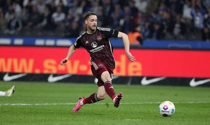 Lukas Schleimer erzielt das Tor zum 0:2 Einzelbild Freisteller Aktion Fußball Fussball DFL 2.Bundesliga Herren 27.Spieltag Saison 2023 2024 30.03.2024 Hertha BSC Berlin vs. 1.FC Nürnberg FCN DFL regulations prohibit any use of photographs as image sequences and or quasi-video