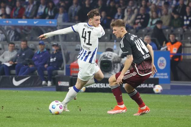 DEU, DFL, 2. FBL, Hertha BSC vs. 1.FC Nuernberg, 30.03.2024, Berliner Olympiastadion, Berlin, DEU, DFL, 2. FBL, Hertha BSC vs. 1.FC Nuernberg, im Bild Pascal Klemens (Hertha BSC Berlin 41), Finn Jeltsch (1.FC Nuernberg 44) DFL - regulations prohibit any use of Photographs as image sequences and or quasi-video Foto: Juergen Engler nordphoto GmbH
