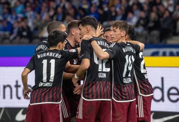 Fussball, Herren, Saison 2023 2024, 2. Bundesliga (27. Spieltag), Hertha BSC - 1. FC Nürnberg, v.l. Jan Gyamerah (1. FC Nürnberg), Kanji Okunuki (1. FC Nürnberg), Florian Flick (1. FC Nürnberg), Can Uzun (1. FC Nürnberg), Lukas Schleimer (1. FC Nürnberg), Benjamin Goller (1. FC Nürnberg), Nathaniel Brown (1. FC Nürnberg), Jubel nach Tor zum 0:2, 30.03. 2024,