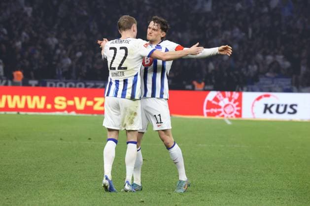 DEU, DFL, 2. FBL, Hertha BSC vs. 1.FC Nuernberg, 30.03.2024, Berliner Olympiastadion, Berlin, DEU, DFL, 2. FBL, Hertha BSC vs. 1.FC Nuernberg, im Bild nach dem 1:2 von Marten Winkler (Hertha BSC Berlin 22), Fabian Reese (Hertha BSC Berlin 11) DFL - regulations prohibit any use of Photographs as image sequences and or quasi-video Foto: Juergen Engler nordphoto GmbH