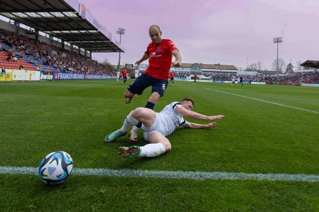 Sport Themen der Woche KW13 Sport Bilder des Tages Unterhaching, Deutschland 30. März 2024: 3 . Liga - 2023 2024 - SpVgg Unterhaching vs. FC Ingolstadt 04 Im Bild: v. li. im Zweikampf Manuel Stiefler (Unterhaching) und Jannik Mause (FCI) Uhlsport Sportpark Bayern *** Unterhaching, Germany March 30, 2024 3 Liga 2023 2024 SpVgg Unterhaching vs FC Ingolstadt 04 In the picture from left in the duel Manuel Stiefler Unterhaching and Jannik Mause FCI Uhlsport Sportpark Bayern Copyright: xFotostandx xSchaeferx