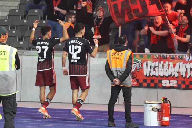 DEU, DFL, 2. FBL, Hertha BSC vs. 1.FC Nuernberg, 30.03.2024, Berliner Olympiastadion, Berlin, DEU, DFL, 2. FBL, Hertha BSC vs. 1.FC Nuernberg, im Bild 3:1 durch Can Yilmaz Uzun (1.FC Nuernberg 42), Nathaniel Brown (1.FC Nuernberg 27), Nuernberger-Fans DFL - regulations prohibit any use of Photographs as image sequences and or quasi-video Foto: Juergen Engler nordphoto GmbH