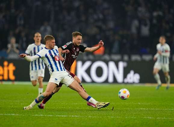 Germany, Berlin, 30.03.2024, Olympic Stadium, Hertha BSC vs 1.FC Nürnberg - 2. Bundesliga, Marton Dardai (Hertha Berlin) and Lukas Schleimer (1.FC Nürnberg) battle for the ball Berlin Olympic Stadium Berlin Germany