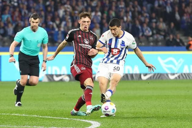 30.03.2024, xtgx, Fussball - 2.Bundesliga, Hertha BSC Berlin - 1.FC Nuernberg emspor, v.l. Jens Castrop (Nuernberg, 17), Ibrahim Maza (Hertha, 30) Zweikampf, Duell, Kampf, tackle (DFL DFB REGULATIONS PROHIBIT ANY USE OF PHOTOGRAPHS as IMAGE SEQUENCES and or QUASI-VIDEO) Berlin