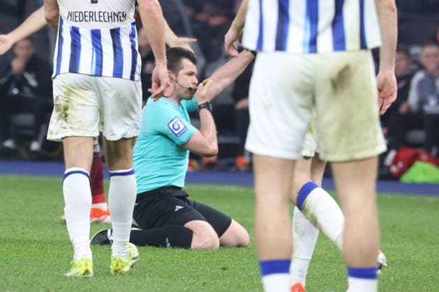 DEU, DFL, 2. FBL, Hertha BSC vs. 1.FC Nuernberg, 30.03.2024, Berliner Olympiastadion, Berlin, DEU, DFL, 2. FBL, Hertha BSC vs. 1.FC Nuernberg, im Bild Schiedsrichter Alexander Sather DFL - regulations prohibit any use of Photographs as image sequences and or quasi-video Foto: Juergen Engler nordphoto GmbH