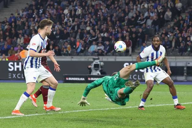 DEU, DFL, 2. FBL, Hertha BSC vs. 1.FC Nuernberg, 30.03.2024, Berliner Olympiastadion, Berlin, DEU, DFL, 2. FBL, Hertha BSC vs. 1.FC Nuernberg, im Bild Marius Gersbeck (Hertha BSC Berlin 35), Linus Gechter (Hertha BSC Berlin 44), Deyovaisio Zeefuik (Hertha BSC Berlin 34) DFL - regulations prohibit any use of Photographs as image sequences and or quasi-video Foto: Juergen Engler nordphoto GmbH