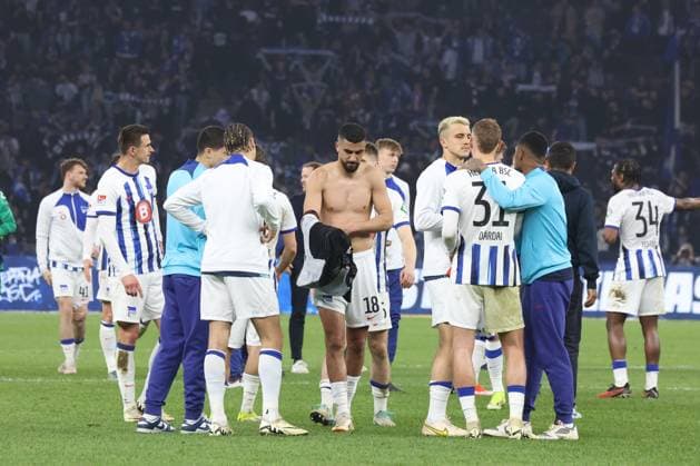 DEU, DFL, 2. FBL, Hertha BSC vs. 1.FC Nuernberg, 30.03.2024, Berliner Olympiastadion, Berlin, DEU, DFL, 2. FBL, Hertha BSC vs. 1.FC Nuernberg, im Bild Hertha-Spielerkreis DFL - regulations prohibit any use of Photographs as image sequences and or quasi-video Foto: Juergen Engler nordphoto GmbH