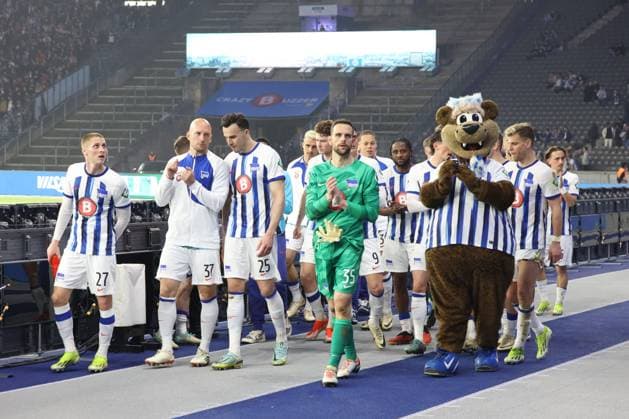 DEU, DFL, 2. FBL, Hertha BSC vs. 1.FC Nuernberg, 30.03.2024, Berliner Olympiastadion, Berlin, DEU, DFL, 2. FBL, Hertha BSC vs. 1.FC Nuernberg, im Bild Hertha-Spielerkreis, Fabian Reese (Hertha BSC Berlin 11), Haris Tabakovic (Hertha BSC Berlin 25), Marius Gersbeck (Hertha BSC Berlin 35), Toni Leistner (Hertha BSC Berlin 37) DFL - regulations prohibit any use of Photographs as image sequences and or quasi-video Foto: Juergen Engler nordphoto GmbH