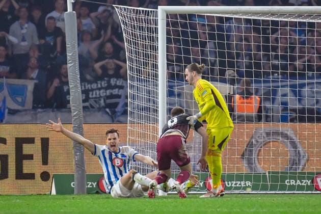 30.03.2024, xlakx, Fussball 2. Bundesliga, Hertha BSC - 1.FC Nuernberg emspor, v.l.Haris Tabakovic (Hertha BSC 25),Florian Flick (1.FC Nuenberg 6),Carl Klaus (1.FC Nuenberg 1),gibt Anweisungen, gestikuliert mit den Armen, gesticulate, gives instructions (DFL DFB REGULATIONS PROHIBIT ANY USE OF PHOTOGRAPHS as IMAGE SEQUENCES and or QUASI-VIDEO) Berlin