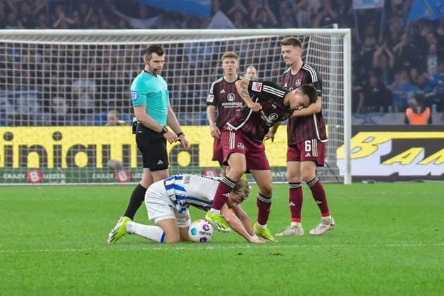 30.03.2024, xlakx, Fussball 2. Bundesliga, Hertha BSC - 1.FC Nuernberg emspor, v.l.Florian Niederlechner (Hertha BSC 7),Jens Castrop (1.FC Nuenberg 17),Florian Flick (1.FC Nuenberg 6),Zweikampf, Duell, Kampf, tackle (DFL DFB REGULATIONS PROHIBIT ANY USE OF PHOTOGRAPHS as IMAGE SEQUENCES and or QUASI-VIDEO) Berlin