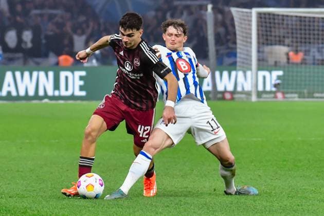 30.03.2024, xlakx, Fussball 2. Bundesliga, Hertha BSC - 1.FC Nuernberg emspor, v.l.Can Yilmaz Uzun (1.FC Nuenberg 42),Fabian Reese (Hertha BSC 11),Zweikampf, Duell, Kampf, tackle (DFL DFB REGULATIONS PROHIBIT ANY USE OF PHOTOGRAPHS as IMAGE SEQUENCES and or QUASI-VIDEO) Berlin *** 30 03 2024, xlakx, Fußball 2 Bundesliga, Hertha BSC 1 FC Nuernberg emspor, v l Can Yilmaz Uzun 1 FC Nuenberg 42 ,Fabian Reese Hertha BSC 11 ,Zweikampf, Duell, Kampf, tackle DFL DFB REGULATIONS PROHIBIT ANY USE OF PHOTOGRAPHS as IMAGE SEQUENCES and or QUASI VIDEO Berlin