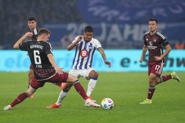 30.03.2024, xtgx, Fussball - 2.Bundesliga, Hertha BSC Berlin - 1.FC Nuernberg emspor, v.l. Florian Flick (Nuernberg, 6), Jeremy Dudziak (Hertha, 19) Zweikampf, Duell, Kampf, tackle (DFL DFB REGULATIONS PROHIBIT ANY USE OF PHOTOGRAPHS as IMAGE SEQUENCES and or QUASI-VIDEO) Berlin