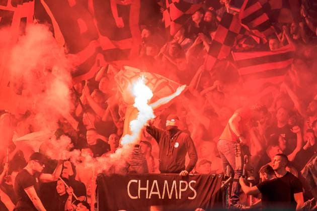 Bilder des Jahres 2024, Sport 03 März Sport Themen der Woche KW13 Sport Bilder des Tages 30.03.2024, xlakx, Fussball 2. Bundesliga, Hertha BSC - 1.FC Nuernberg emspor, v.l.Fans, Stimmung, Schals, Fahnen, Besucher, Trikots, Ultras, Nuernberg,zuenden Pyrotechnik, Bengalos, Rauch (DFL DFB REGULATIONS PROHIBIT ANY USE OF PHOTOGRAPHS as IMAGE SEQUENCES and or QUASI-VIDEO) Berlin *** 30 03 2024, xlakx, Fußball 2 Bundesliga, Hertha BSC 1 FC Nuernberg emspor, v l Fans, atmosphere, scarves, flags, visitors, jerseys, Ultras, Nuernberg,zuenden Pyrotechnik, Bengalos, Rauch DFL DFB REGULATIONS PROHIBIT ANY USE OF PHOTOGRAPHS as IMAGE SEQUENCES and or QUASI VIDEO Berlin