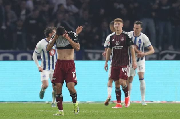 30.03.2024, xtgx, Fussball 2. Bundesliga, Hertha BSC - 1. FC Nuernberg emspor, v.l. Jens Castrop (Nuernberg, 17) enttaeuscht, schaut enttaeuscht, niedergeschlagen, disappointed (DFL DFB REGULATIONS PROHIBIT ANY USE OF PHOTOGRAPHS as IMAGE SEQUENCES and or QUASI-VIDEO) Berlin