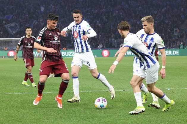 DEU, DFL, 2. FBL, Hertha BSC vs. 1.FC Nuernberg, 30.03.2024, Berliner Olympiastadion, Berlin, DEU, DFL, 2. FBL, Hertha BSC vs. 1.FC Nuernberg, im Bild Smail Prevljak (Hertha BSC Berlin 9), Michal Karbownik (Hertha BSC Berlin 6), Florian Niederlechner (Hertha BSC Berlin 7), Taylan Duman (1.FC Nuernberg 8) DFL - regulations prohibit any use of Photographs as image sequences and or quasi-video Foto: Juergen Engler nordphoto GmbH
