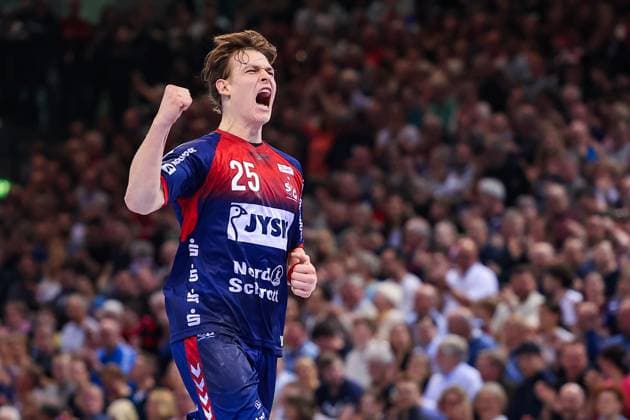 Sport Themen der Woche KW13 Handball I Herren I Saison 2023 2024 I Bundesliga I 27. Spieltag I SG Flensburg-Handewitt - TSV Hannover-Burgdorf I 30.03.2024 Mitreißende Emotionen: Der Däne Lukas Jörgensen (25, SG Flensburg-Handewitt) schreit seine Freude nach einem Tor heraus. Flensburg Campushalle Schleswig-Holstein Deutschland *** Handball I Men I Season 2023 2024 I Bundesliga I Matchday 27 I SG Flensburg Handewitt TSV Hannover Burgdorf I 30 03 2024 Thrilling emotions The Dane Lukas Jörgensen 25, SG Flensburg Handewitt screams out his joy after scoring a goal Flensburg Campushalle Schleswig Holstein Germany Copyright: xLobecax xIngridxAnderson-Jensenx