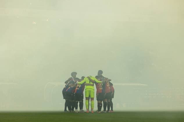 Bilder des Jahres 2024, Sport 03 März Sport Themen der Woche KW13 FC Basel - FC Zürich - Credit Suisse Super League 2023 24, 29. Spieltag: Team Basel im Rauch Nebel *** FC Basel FC Zurich Credit Suisse Super League 2023 24, 29 Matchday Team Basel in smoke and fog Copyright: xPhilippxKresnikx