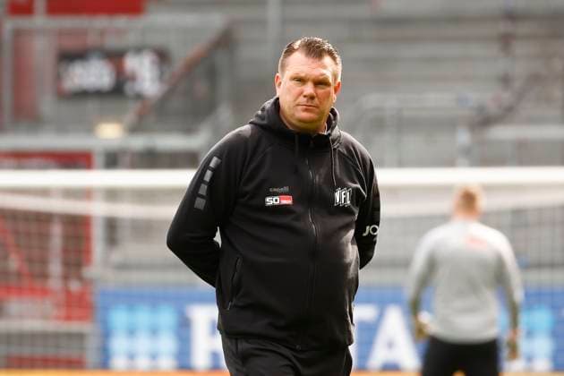31.03.2024, xavx, Fussball 2.Bundesliga, SV Wehen Wiesbaden - VfL Osnabrück emspor, v.l. Trainer Uwe Koschinat (VfL Osnabrück) Einzelbild, Portrait, Portraet (DFL DFB REGULATIONS PROHIBIT ANY USE OF PHOTOGRAPHS as IMAGE SEQUENCES and or QUASI-VIDEO) Wiesbaden