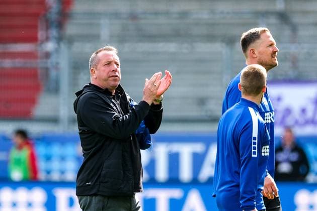 Markus Kauczinski (SV Wehen Wiesbaden, Trainer) Gestik, Mimik, Emotionen, GER, SV Wehen Wiesbaden vs. VfL Osnabrueck, Fussball, 2. Bundesliga, 27. Spieltag, Spielzeit 2023 2024, 31.03.2024 DFL REGULATIONS PROHIBIT ANY USE OF PHOTOGRAPHS AS IMAGE SEQUENCES AND OR QUASI-VIDEO GER, SV Wehen Wiesbaden vs. VfL Osnabrueck, Fussball, 2. Bundesliga, 27. Spieltag, Spielzeit 2023 2024, 31.03.2024 Wiesbaden