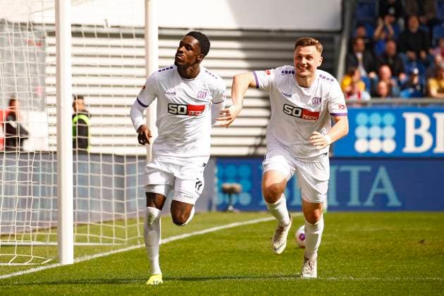 31.03.2024, xavx, Fussball 2.Bundesliga, SV Wehen Wiesbaden - VfL Osnabrück emspor, v.l. Christian Conteh (VfL Osnabrück) celebrate the goal, Der Torjubel zum 0:1 (DFL DFB REGULATIONS PROHIBIT ANY USE OF PHOTOGRAPHS as IMAGE SEQUENCES and or QUASI-VIDEO) Wiesbaden